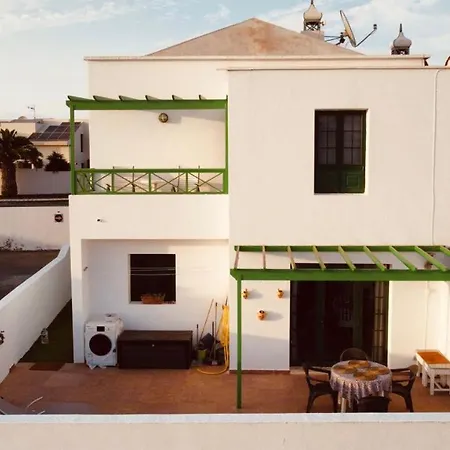 Vivilanza Surfhouse Gasthuis Costa Teguise