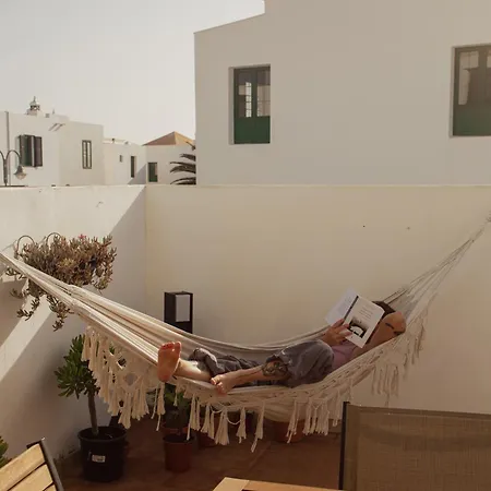 Vivilanza Surfhouse Коста-Тегисе