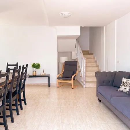 Гостевой дом Vivilanza Surfhouse Коста-Тегисе